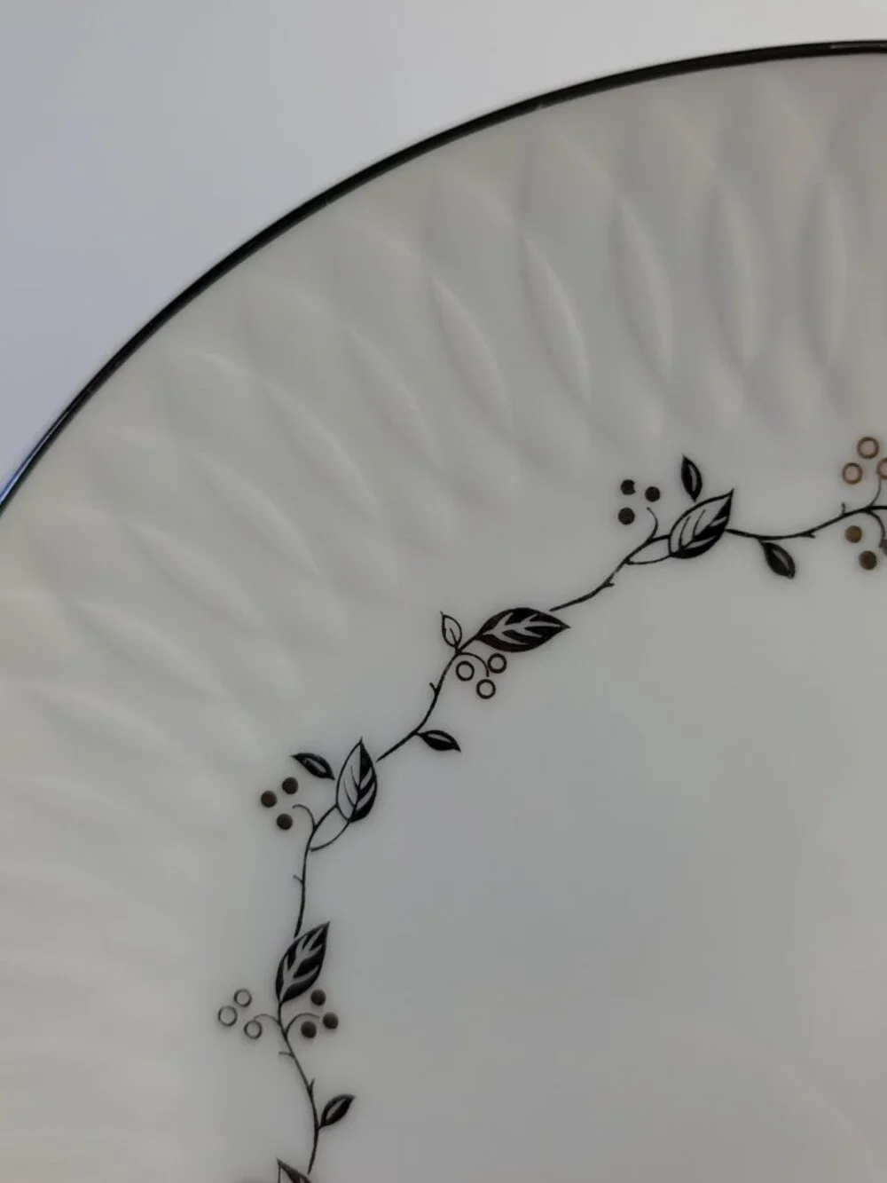 FOUR Sango Carillon Bread Plates White Gold Berries Platinum Leaves